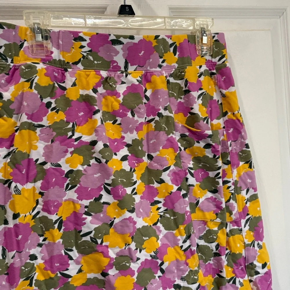 Denim & company active multi color floral French Terry skort with front pocket